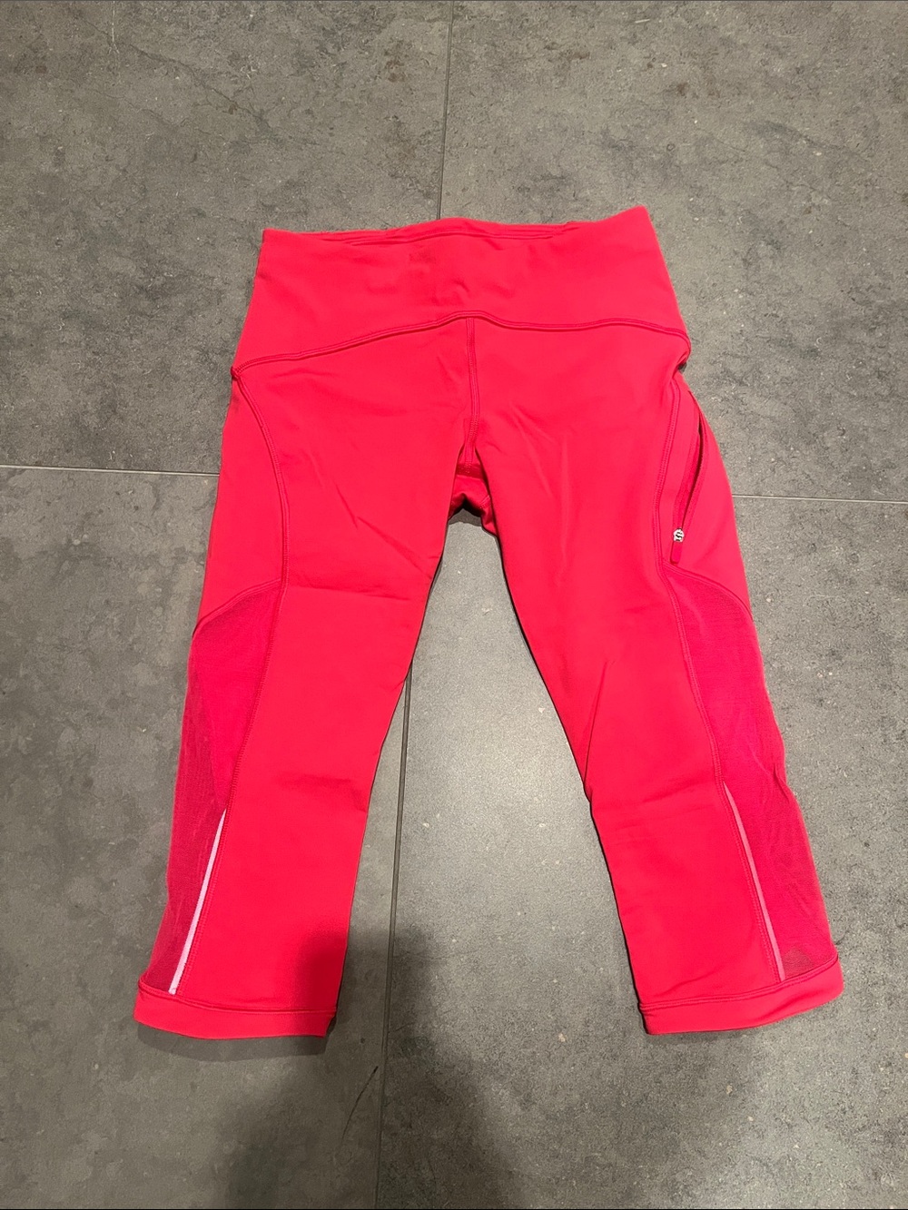 Lululemon Bright Pink Cropped Legging NWOT